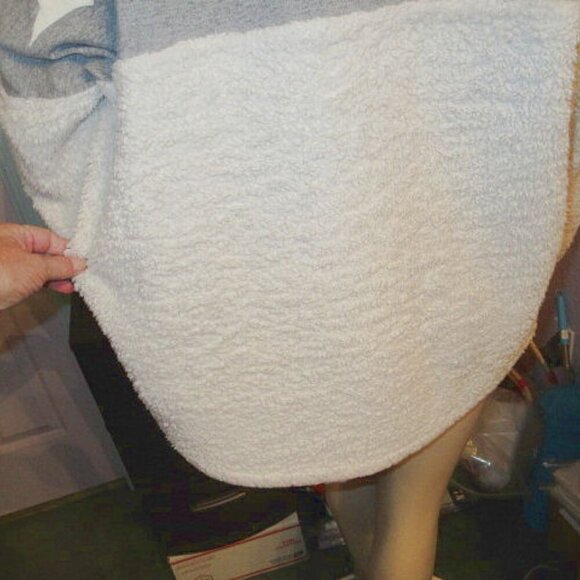 Disneyland Resort Spirit Jersey Sweatshirt Size M Fuzzy Sherpa Teddy Oversized - Picture 7 of 8